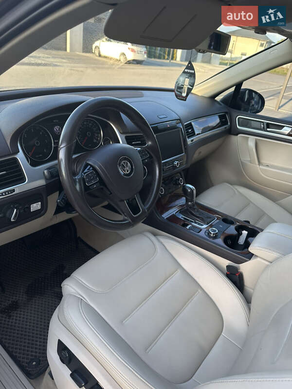 Позашляховик / Кросовер Volkswagen Touareg 2012 в Ковелі