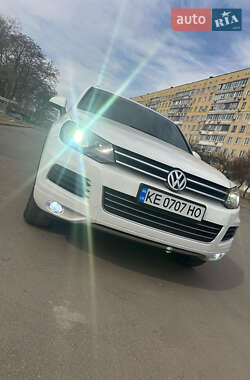 Внедорожник / Кроссовер Volkswagen Touareg 2012 в Днепре