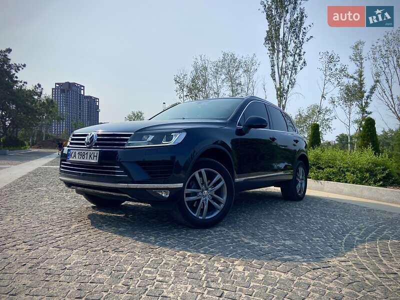 Позашляховик / Кросовер Volkswagen Touareg 2015 в Дніпрі