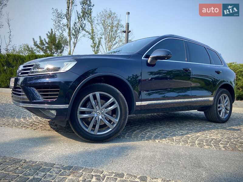 Позашляховик / Кросовер Volkswagen Touareg 2015 в Дніпрі