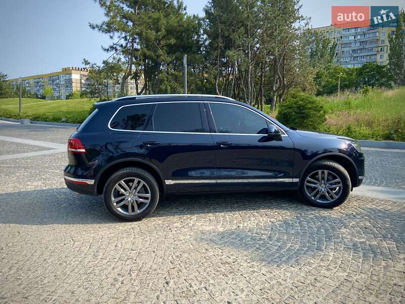 Позашляховик / Кросовер Volkswagen Touareg 2015 в Дніпрі