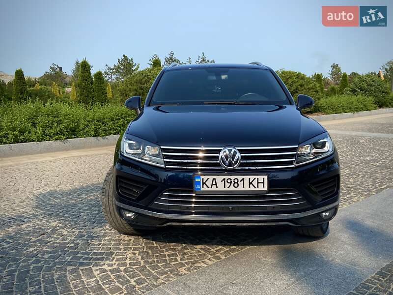 Позашляховик / Кросовер Volkswagen Touareg 2015 в Дніпрі
