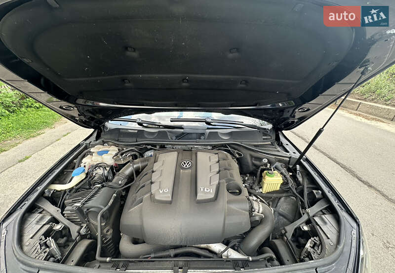 Внедорожник / Кроссовер Volkswagen Touareg 2014 в Харькове