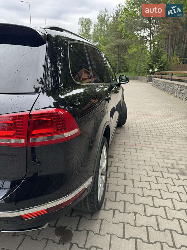 Позашляховик / Кросовер Volkswagen Touareg 2016 в Хмельницькому