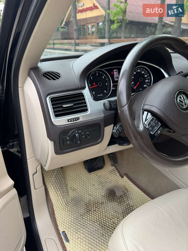 Позашляховик / Кросовер Volkswagen Touareg 2016 в Хмельницькому