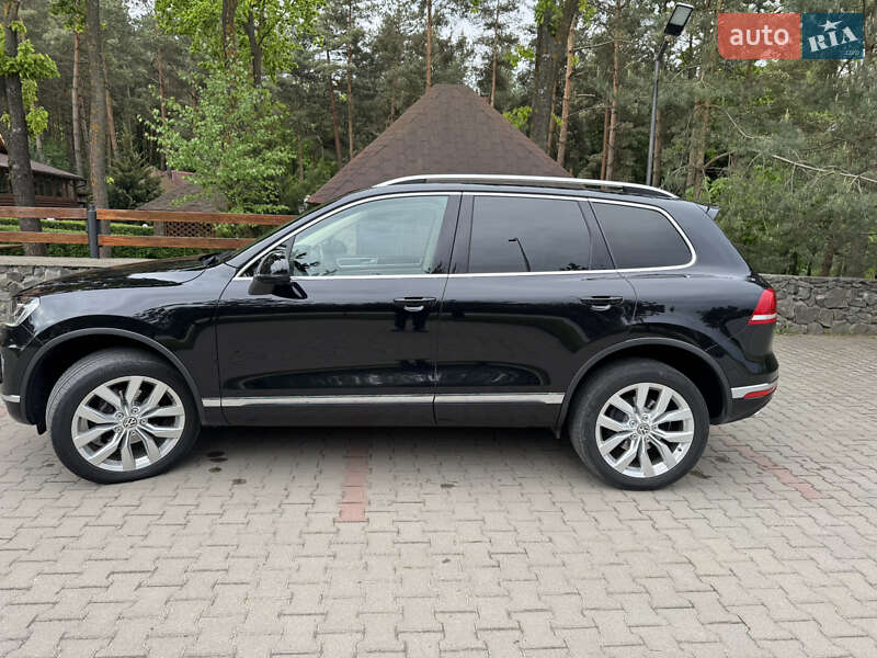 Позашляховик / Кросовер Volkswagen Touareg 2016 в Хмельницькому
