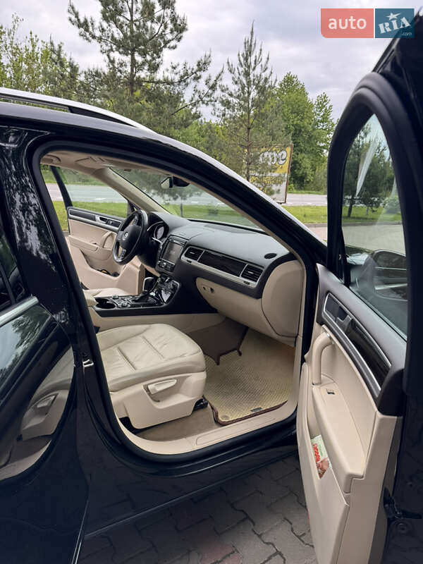 Позашляховик / Кросовер Volkswagen Touareg 2016 в Хмельницькому