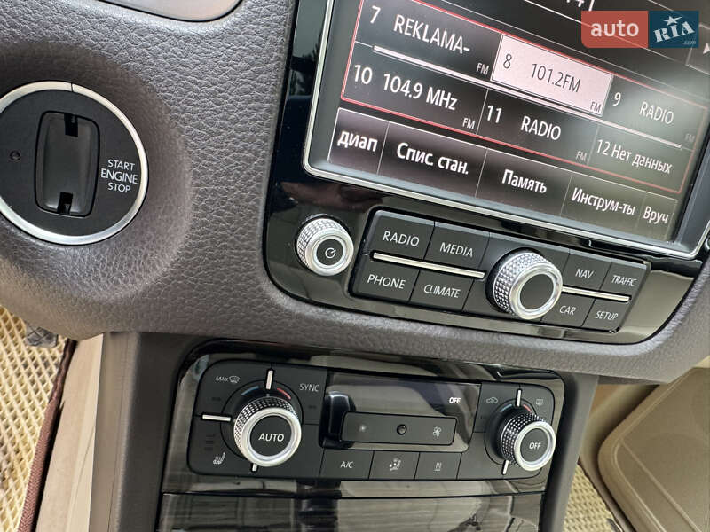 Позашляховик / Кросовер Volkswagen Touareg 2016 в Хмельницькому