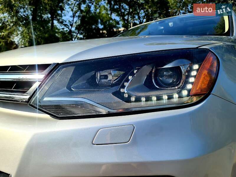 Позашляховик / Кросовер Volkswagen Touareg 2013 в Києві