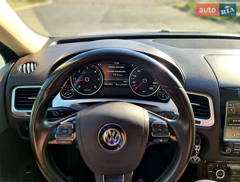 Позашляховик / Кросовер Volkswagen Touareg 2013 в Києві