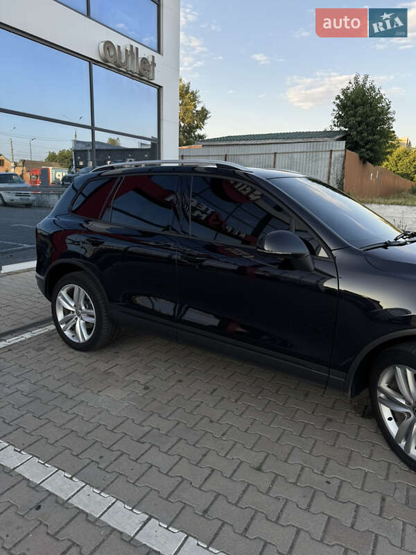 Позашляховик / Кросовер Volkswagen Touareg 2012 в Чернівцях