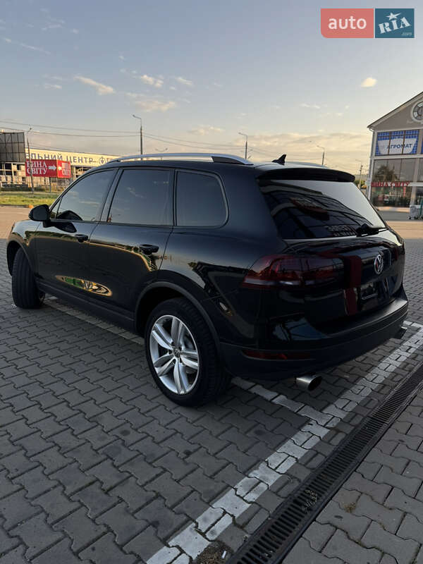 Позашляховик / Кросовер Volkswagen Touareg 2012 в Чернівцях