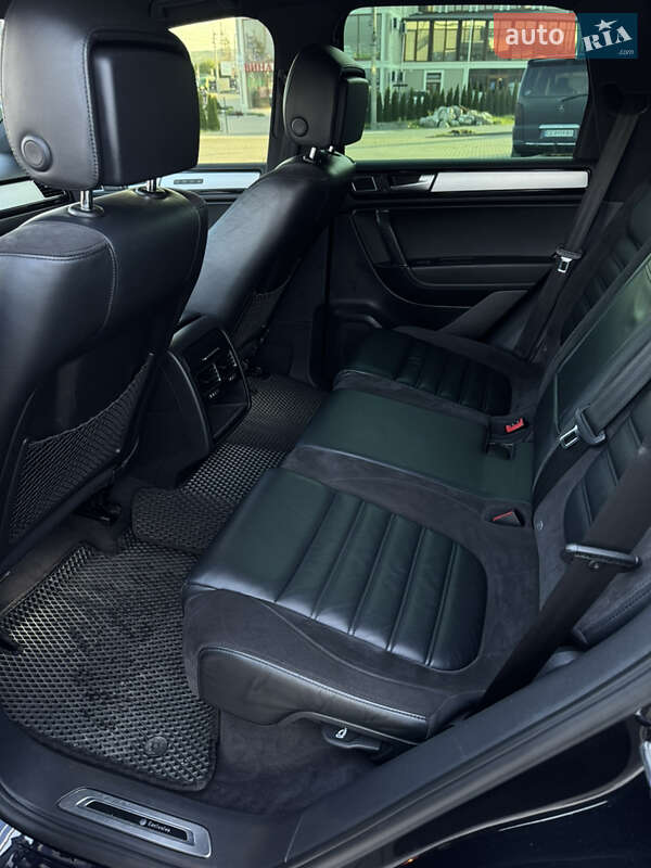 Позашляховик / Кросовер Volkswagen Touareg 2012 в Чернівцях