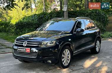Внедорожник / Кроссовер Volkswagen Touareg 2011 в Киеве