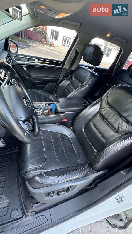 Позашляховик / Кросовер Volkswagen Touareg 2012 в Старій Вижівці