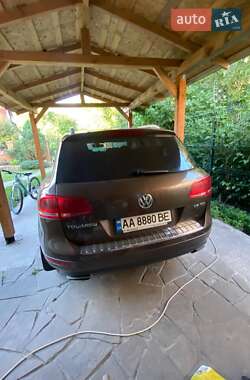 Позашляховик / Кросовер Volkswagen Touareg 2012 в Києві