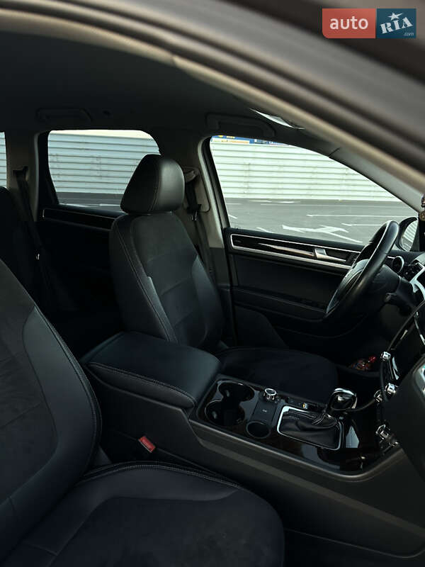 Внедорожник / Кроссовер Volkswagen Touareg 2012 в Львове фото 22 Внедорожник / Кроссовер Volkswagen Touareg 2012 в Львове