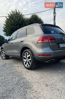 Внедорожник / Кроссовер Volkswagen Touareg 2011 в 