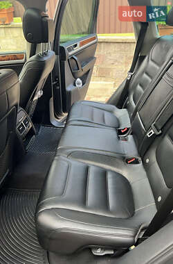 Внедорожник / Кроссовер Volkswagen Touareg 2011 в 