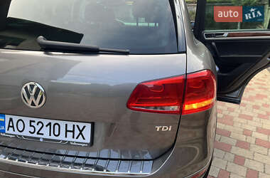 Внедорожник / Кроссовер Volkswagen Touareg 2011 в 