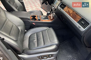 Внедорожник / Кроссовер Volkswagen Touareg 2011 в 