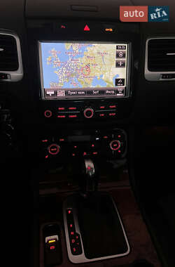 Внедорожник / Кроссовер Volkswagen Touareg 2011 в 