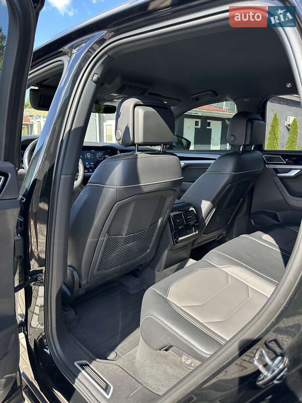 Внедорожник / Кроссовер Volkswagen Touareg 2023 в Киеве