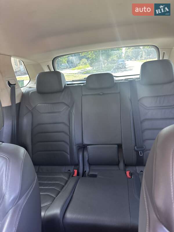 Внедорожник / Кроссовер Volkswagen Touareg 2021 в Киеве