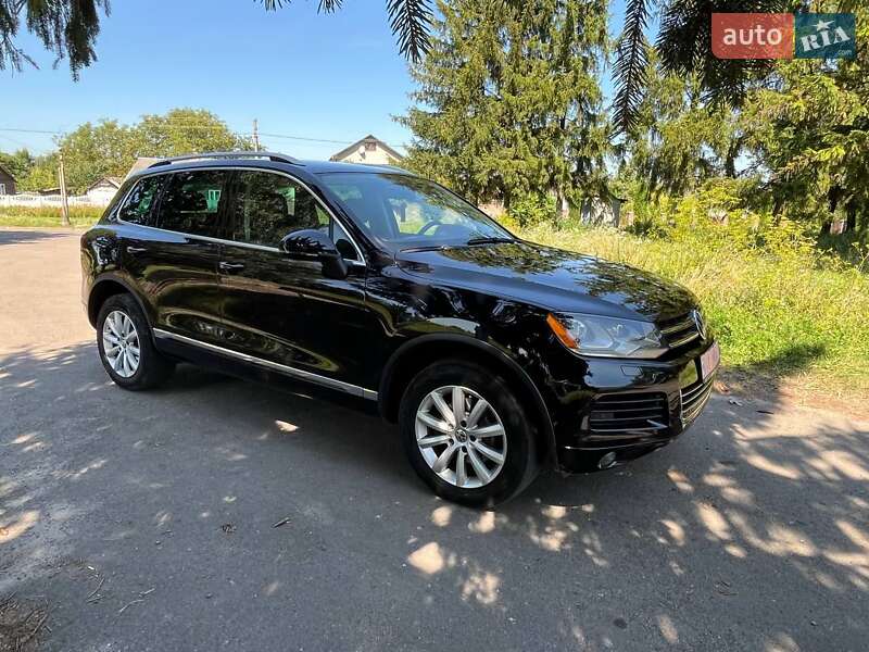 Внедорожник / Кроссовер Volkswagen Touareg 2013 в Дубно