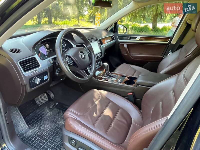 Внедорожник / Кроссовер Volkswagen Touareg 2013 в Дубно