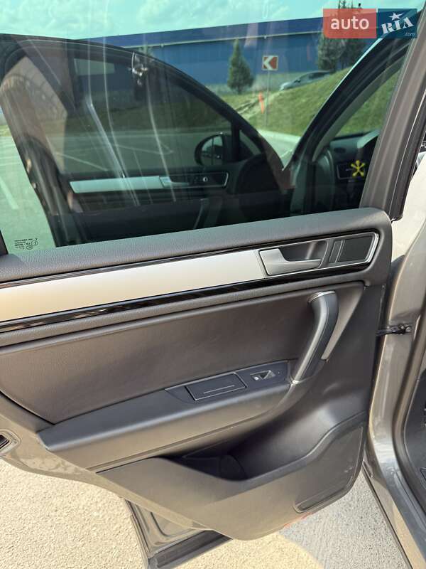 Внедорожник / Кроссовер Volkswagen Touareg 2017 в Виннице