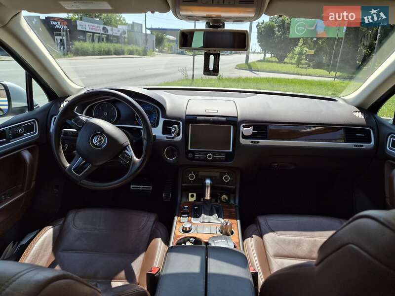 Позашляховик / Кросовер Volkswagen Touareg 2011 в Скалаті