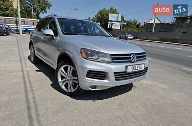 Внедорожник / Кроссовер Volkswagen Touareg 2011 в Скалате