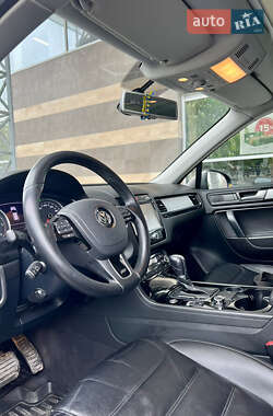 Внедорожник / Кроссовер Volkswagen Touareg 2013 в 
