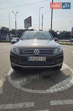 Внедорожник / Кроссовер Volkswagen Touareg 2014 в Киеве