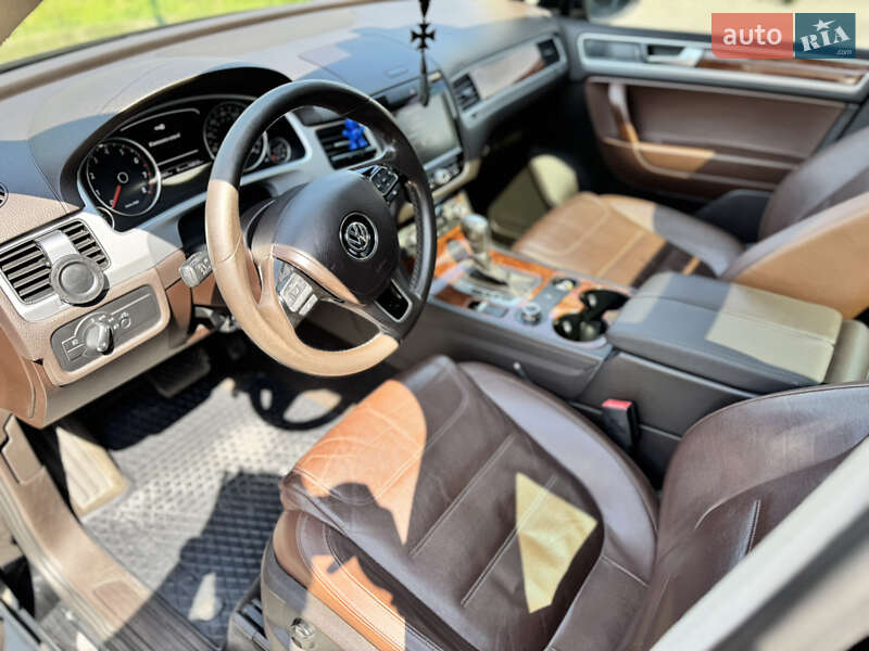 Позашляховик / Кросовер Volkswagen Touareg 2012 в Дніпрі