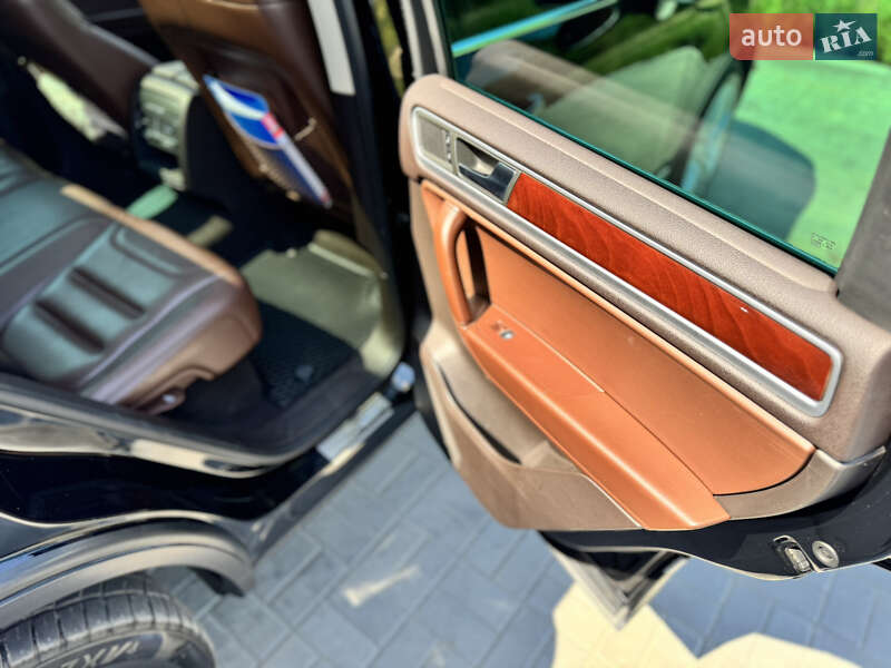 Позашляховик / Кросовер Volkswagen Touareg 2012 в Дніпрі