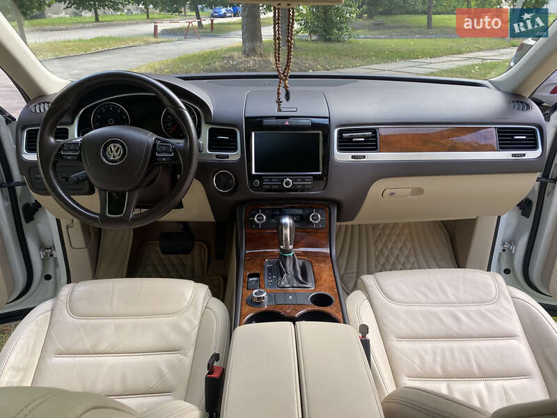 Внедорожник / Кроссовер Volkswagen Touareg 2013 в Умани