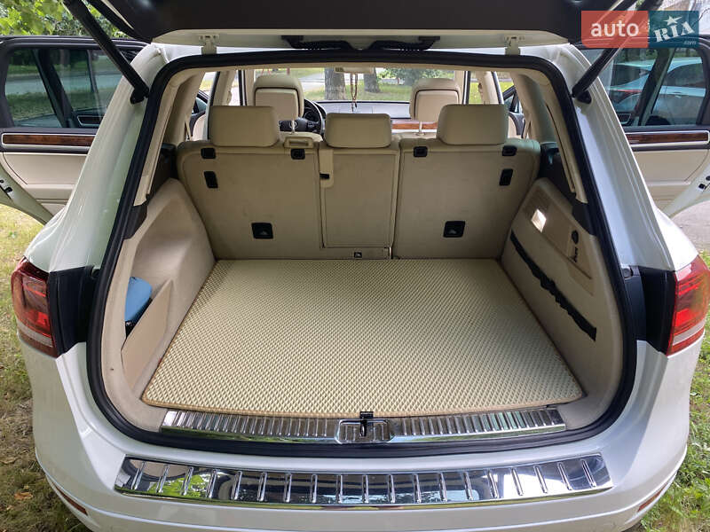 Внедорожник / Кроссовер Volkswagen Touareg 2013 в Умани