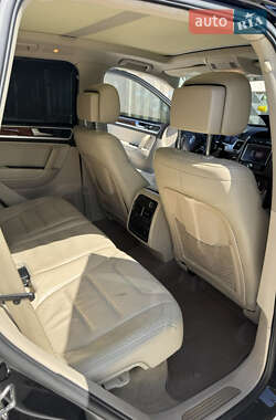 Внедорожник / Кроссовер Volkswagen Touareg 2010 в 