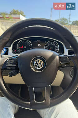Внедорожник / Кроссовер Volkswagen Touareg 2010 в 