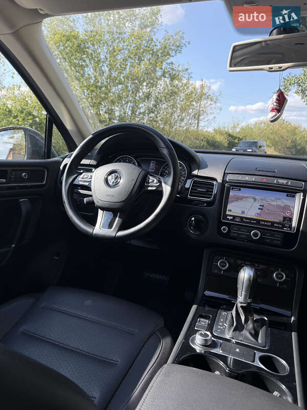 Внедорожник / Кроссовер Volkswagen Touareg 2015 в Кропивницком