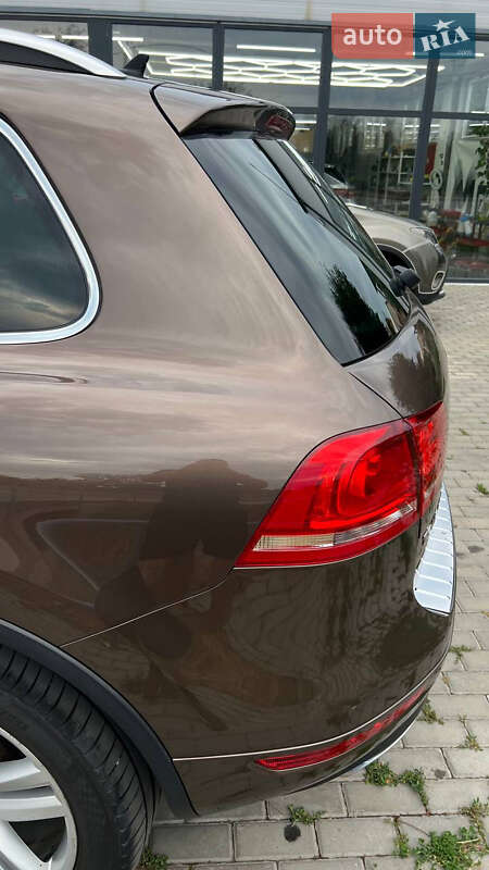 Внедорожник / Кроссовер Volkswagen Touareg 2010 в Новоселице