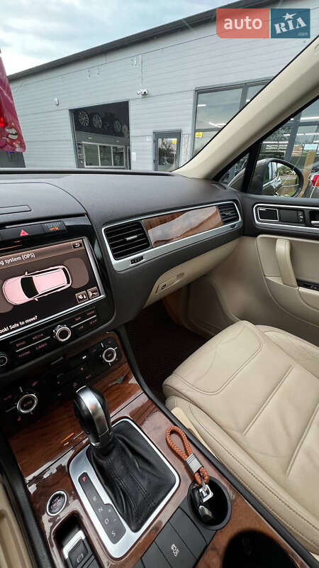 Внедорожник / Кроссовер Volkswagen Touareg 2010 в Новоселице