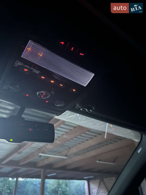 Внедорожник / Кроссовер Volkswagen Touareg 2014 в Харькове