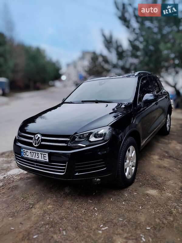 Внедорожник / Кроссовер Volkswagen Touareg 2012 в Львове