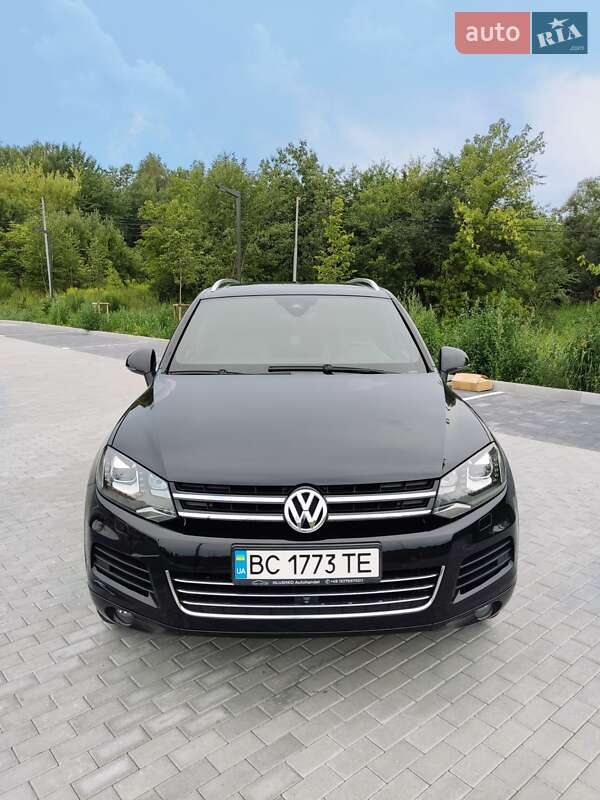 Внедорожник / Кроссовер Volkswagen Touareg 2012 в Львове
