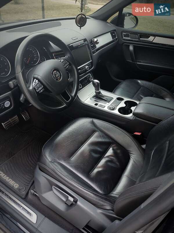 Внедорожник / Кроссовер Volkswagen Touareg 2012 в Львове