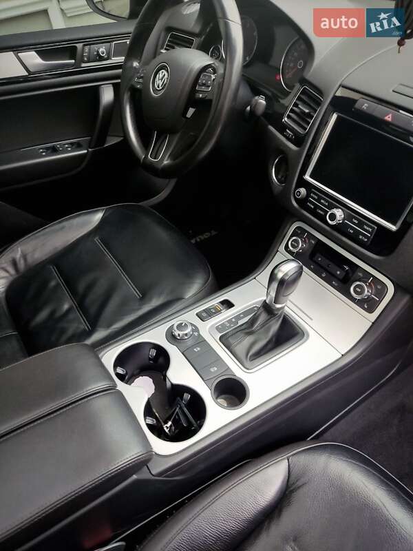 Внедорожник / Кроссовер Volkswagen Touareg 2012 в Львове