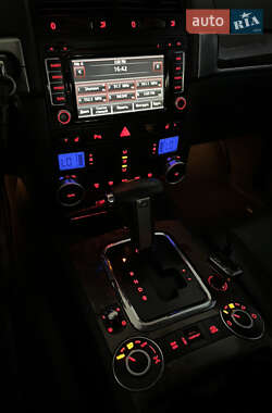 Внедорожник / Кроссовер Volkswagen Touareg 2008 в 